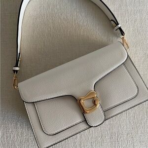 Elegant White Leather Shoulder Bag